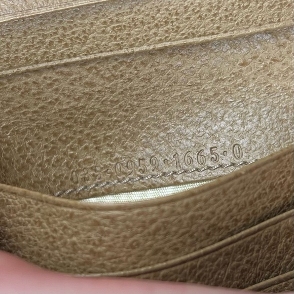 Gucci Tan Leather Wallet with Gold Clasp - Picture 7 of 9